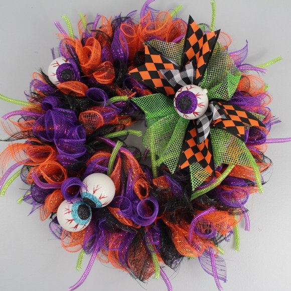 All Eyes On You Halloween Wreath - Picture 1 of 2
